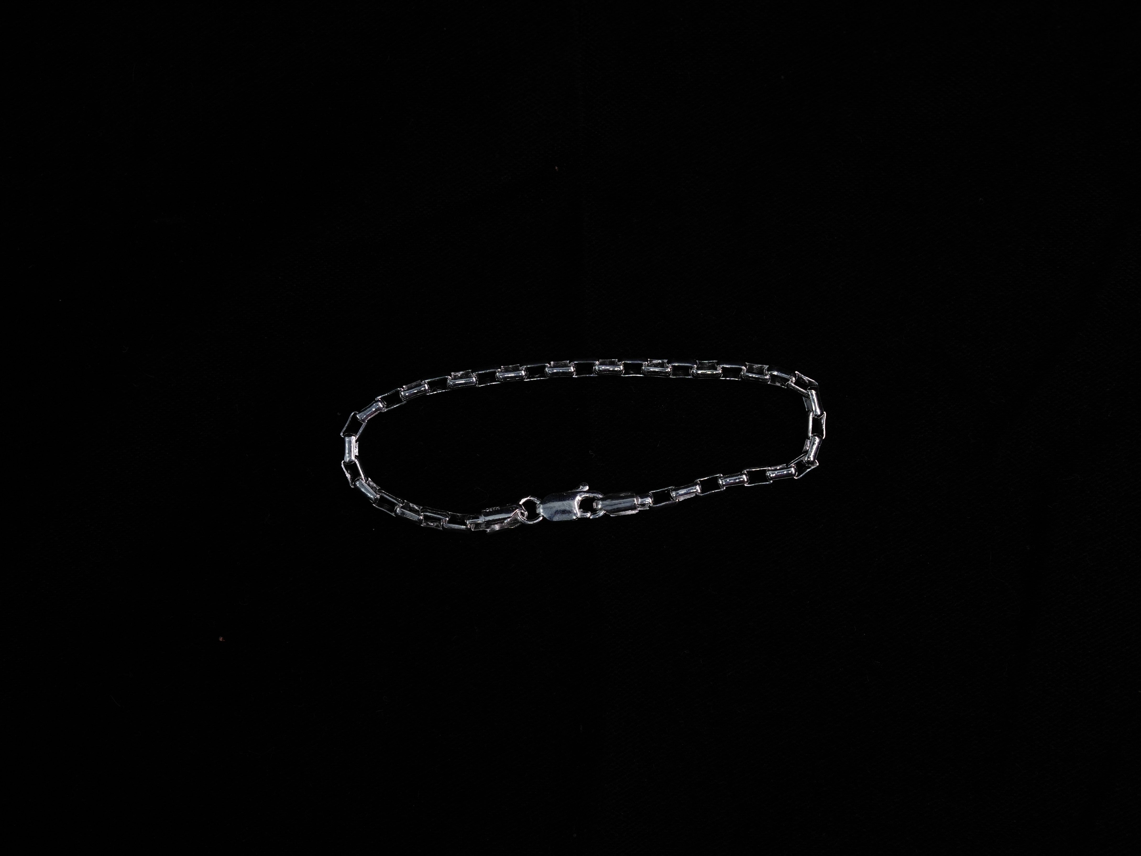 Sleek Links Bracelet